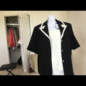 Short sleeves jacket black with white trim